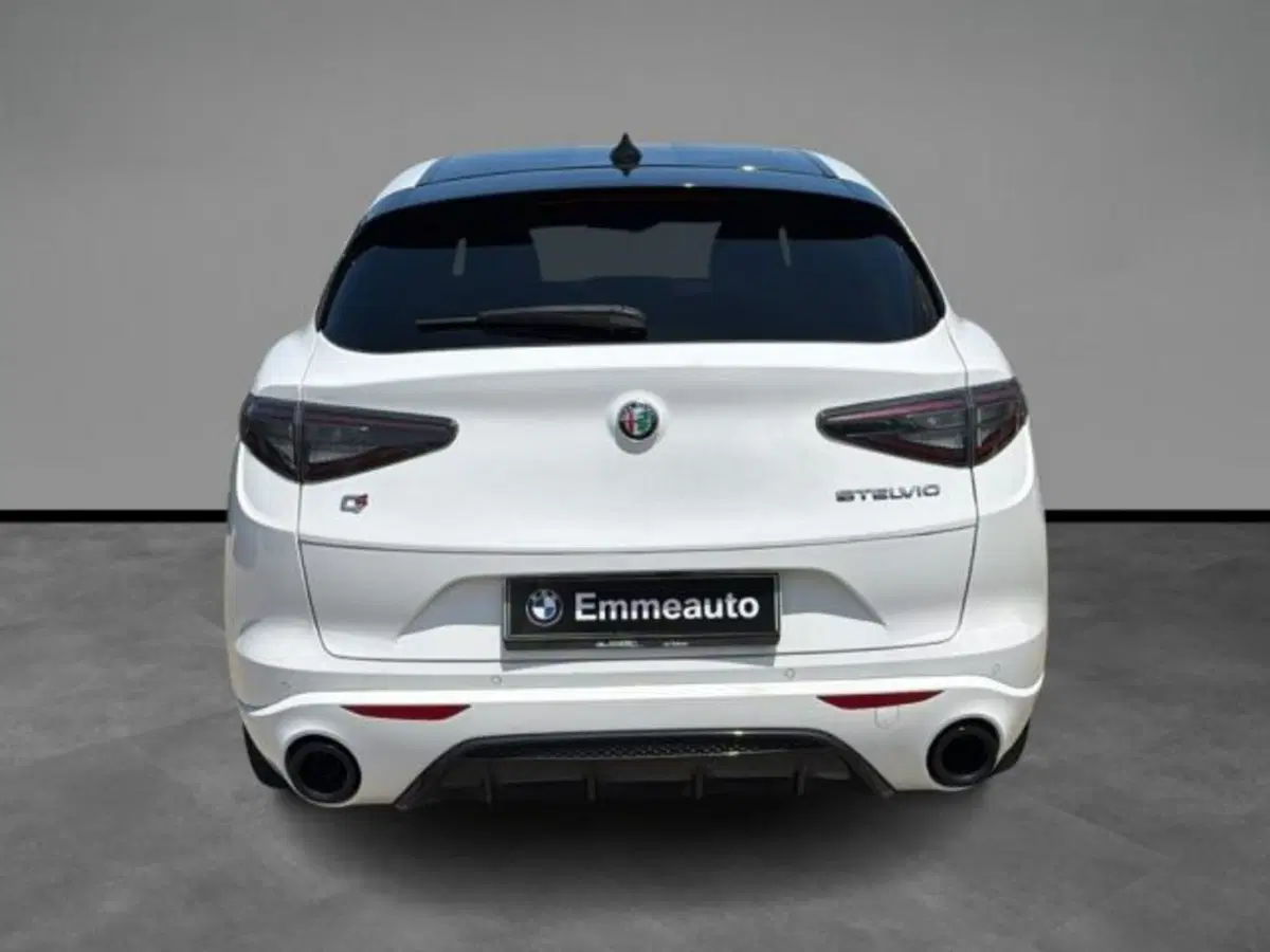 Alfa Romeo Stelvio usata a Lecce (4)