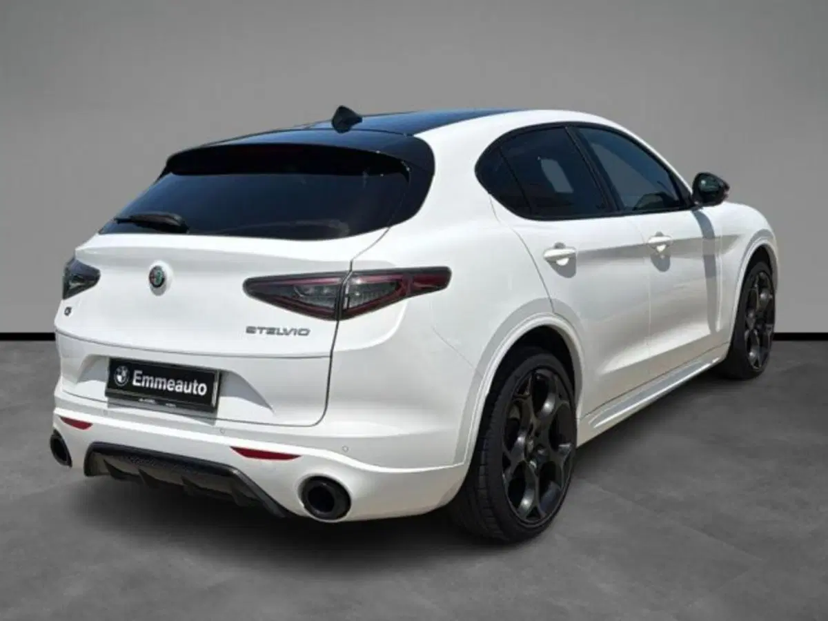 Alfa Romeo Stelvio usata a Lecce (5)