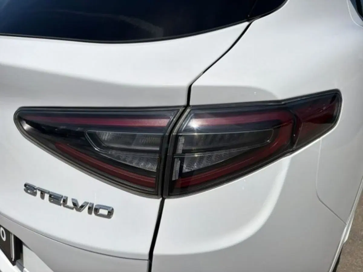 Alfa Romeo Stelvio usata a Lecce (9)