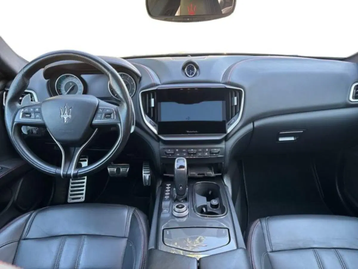 Maserati Ghibli usata a Lecce (11)