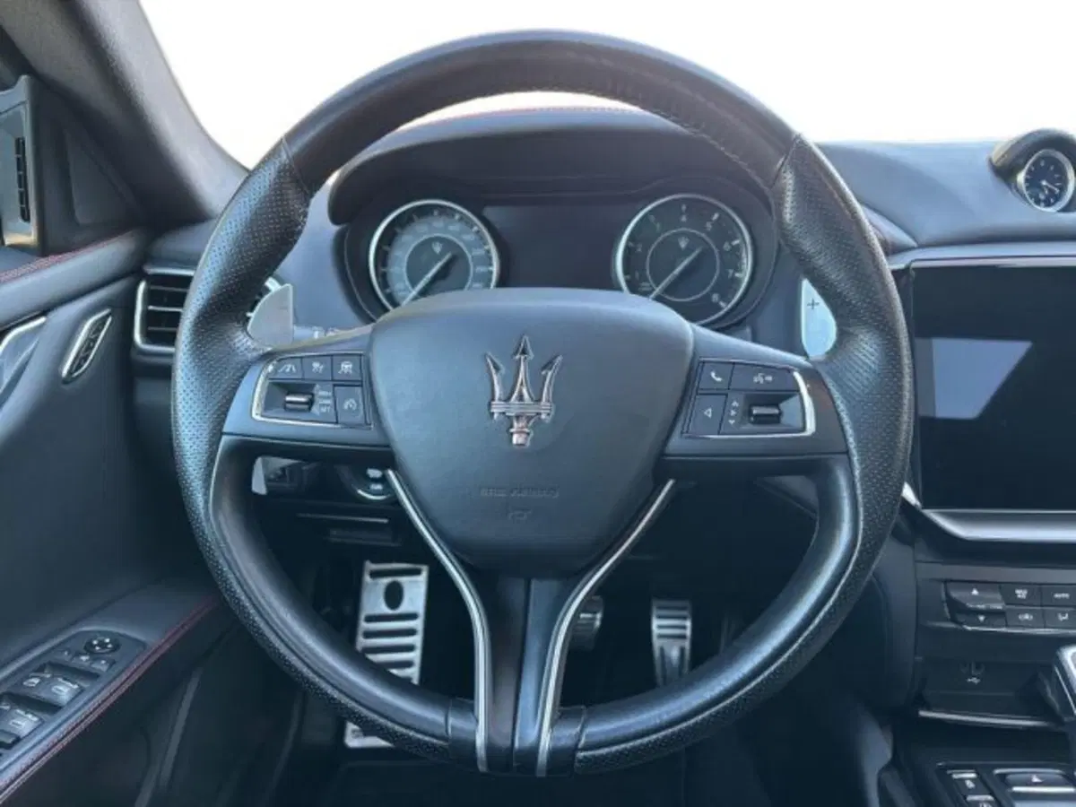 Maserati Ghibli usata a Lecce (12)