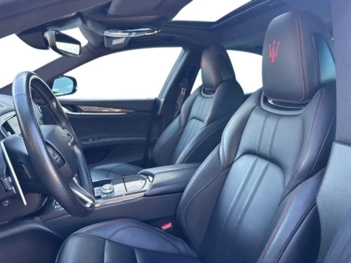 Maserati Ghibli usata a Lecce (14)