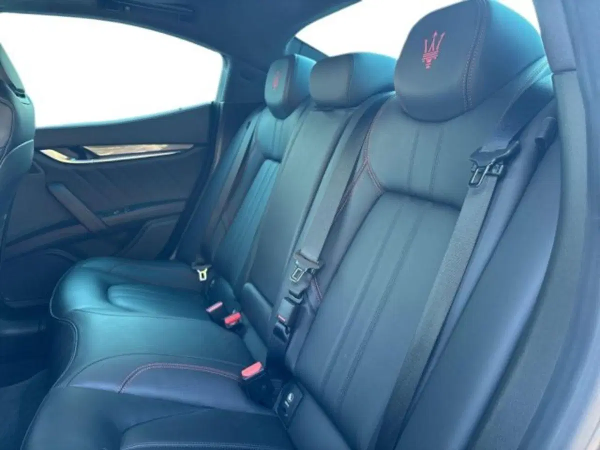 Maserati Ghibli usata a Lecce (15)