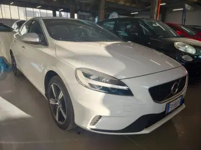 Volvo V40 D2 R-design Kinetic del 2019 usata a Cesena