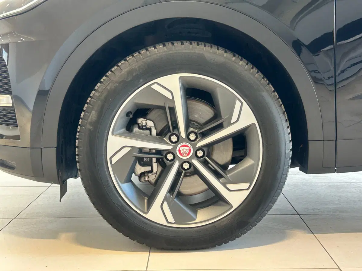 Jaguar E-Pace usata a Napoli (9)