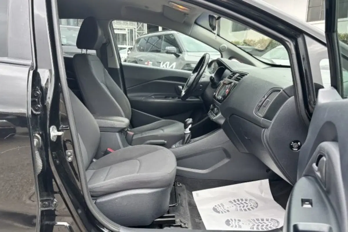 Kia Rio usata a Latina (8)