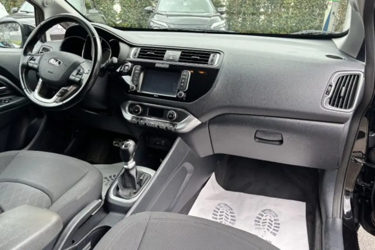 Kia Rio usata a Latina (9)