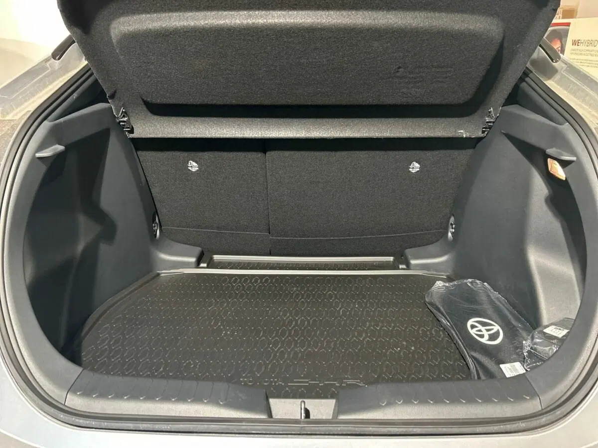Toyota Toyota C-HR usata a Lecco (13)