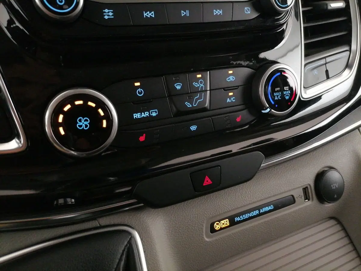 Ford Tourneo Custom usata a Roma (14)