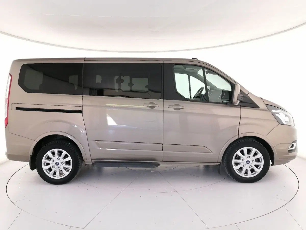 Ford Tourneo Custom usata a Roma (3)