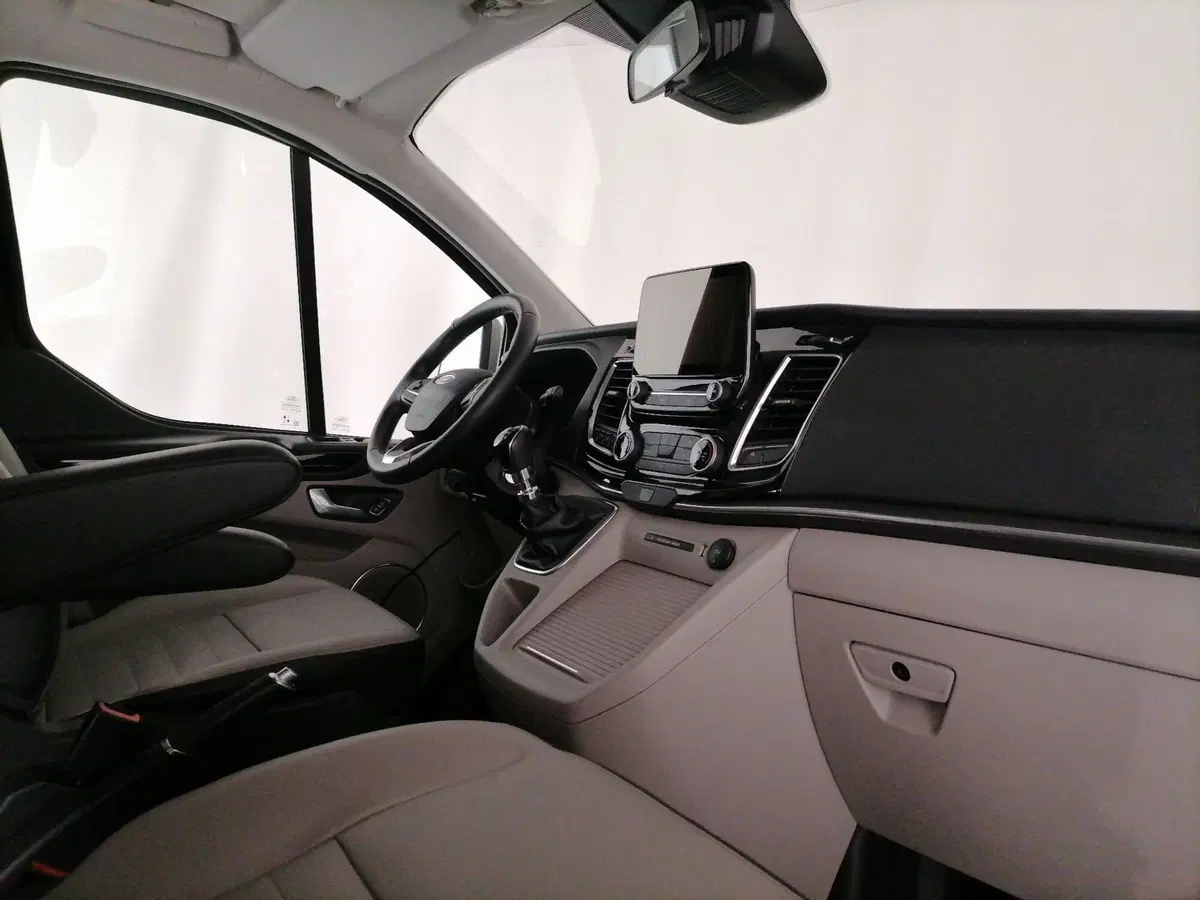Ford Tourneo Custom usata a Roma (7)