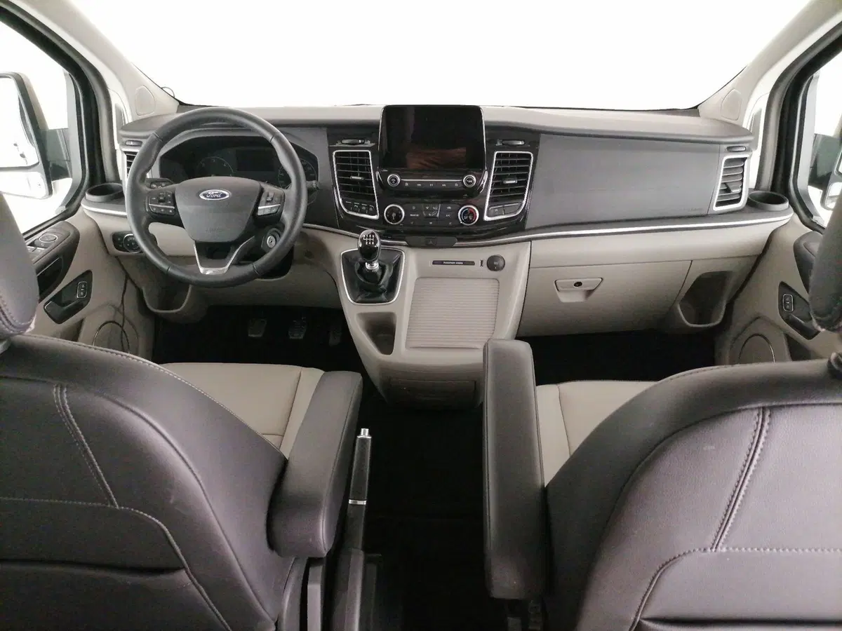 Ford Tourneo Custom usata a Roma (9)