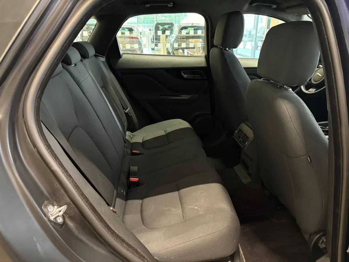 Jaguar F-Pace usata a Torino (6)