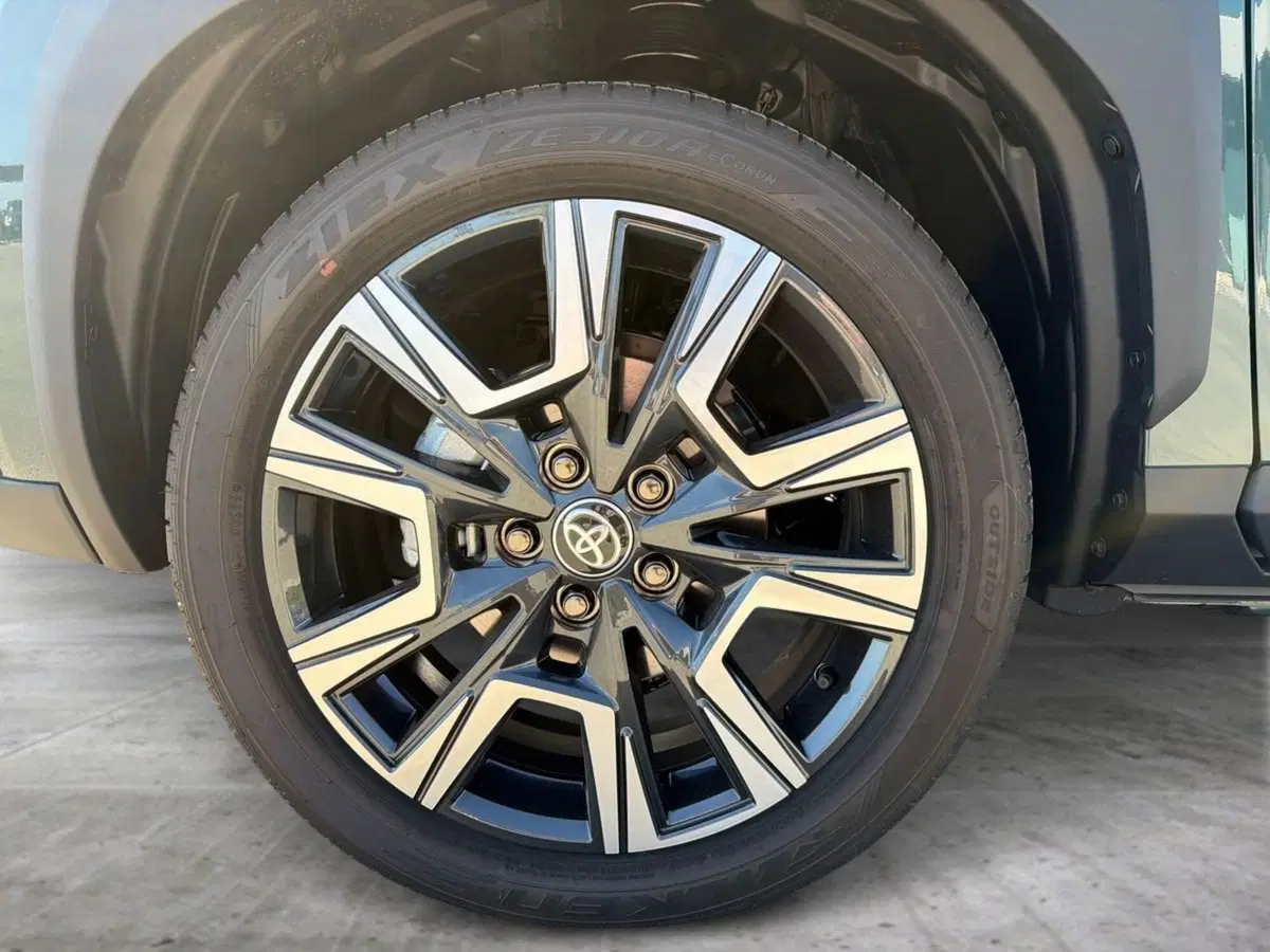 Toyota Yaris Cross nuova a Siracusa (12)