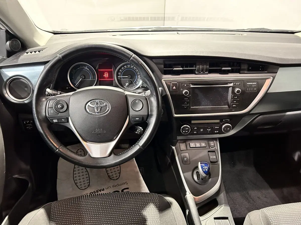 Toyota Auris usata a Milano (8)