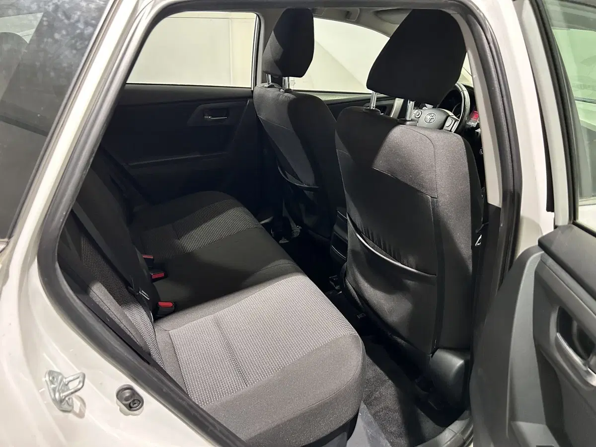 Toyota Auris usata a Milano (10)
