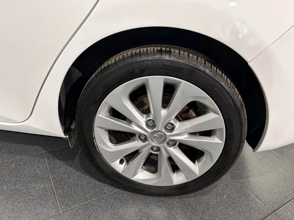 Toyota Auris usata a Milano (4)