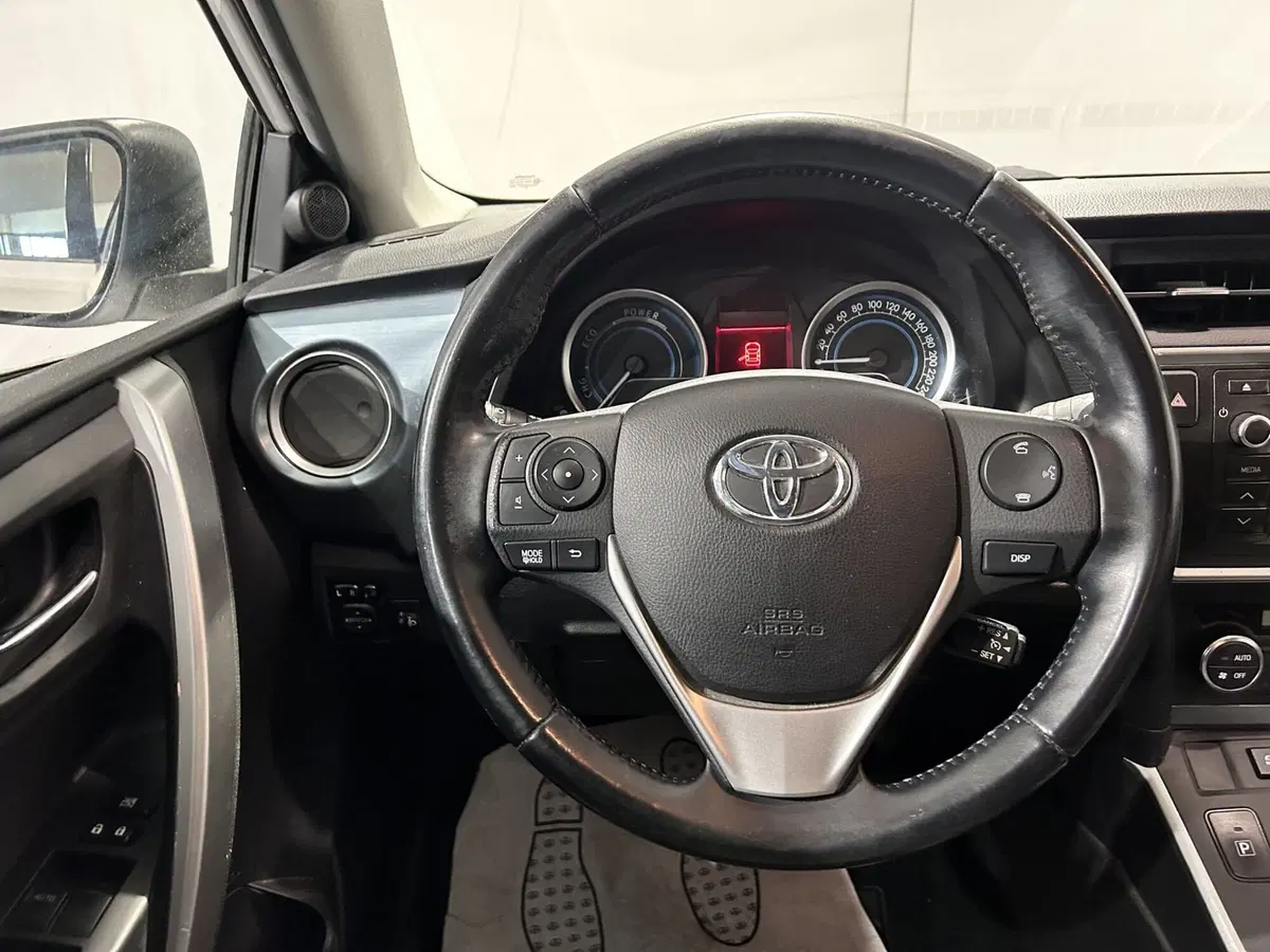 Toyota Auris usata a Milano (6)