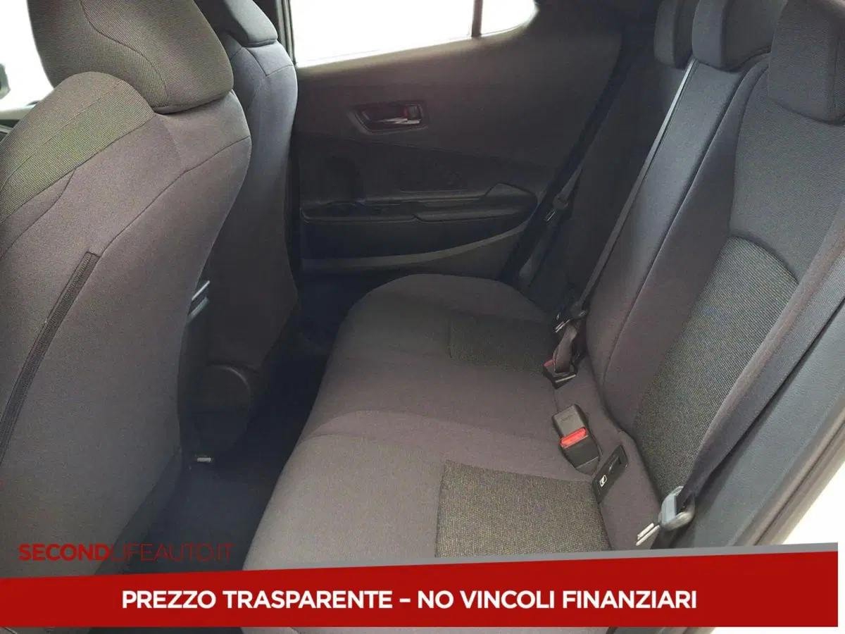 Toyota Toyota C-HR nuova a Campobasso (16)