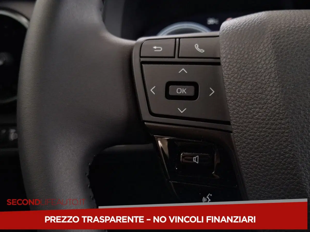 Toyota Toyota C-HR nuova a Campobasso (9)