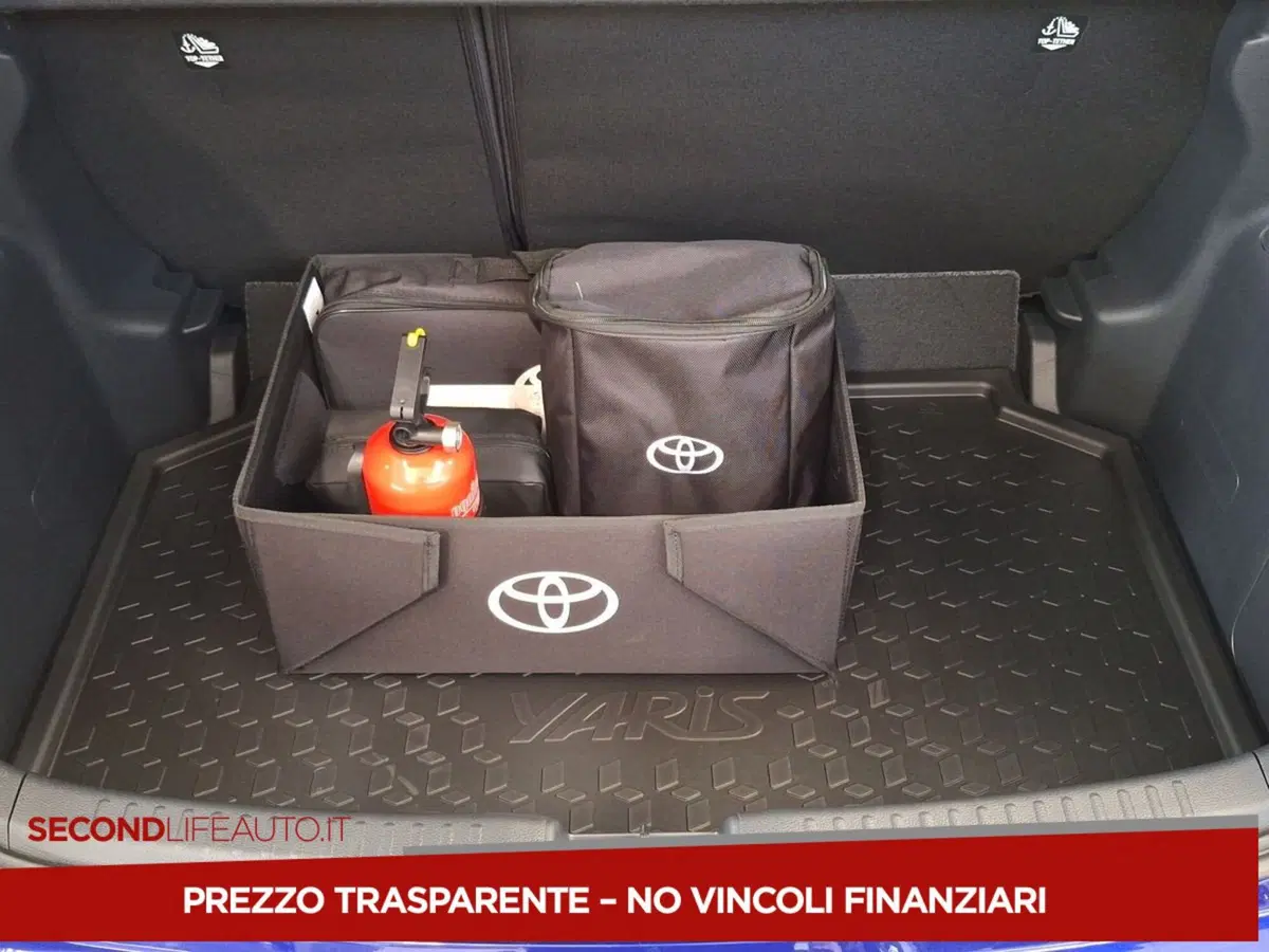 Toyota Yaris Cross nuova a Chieti (15)