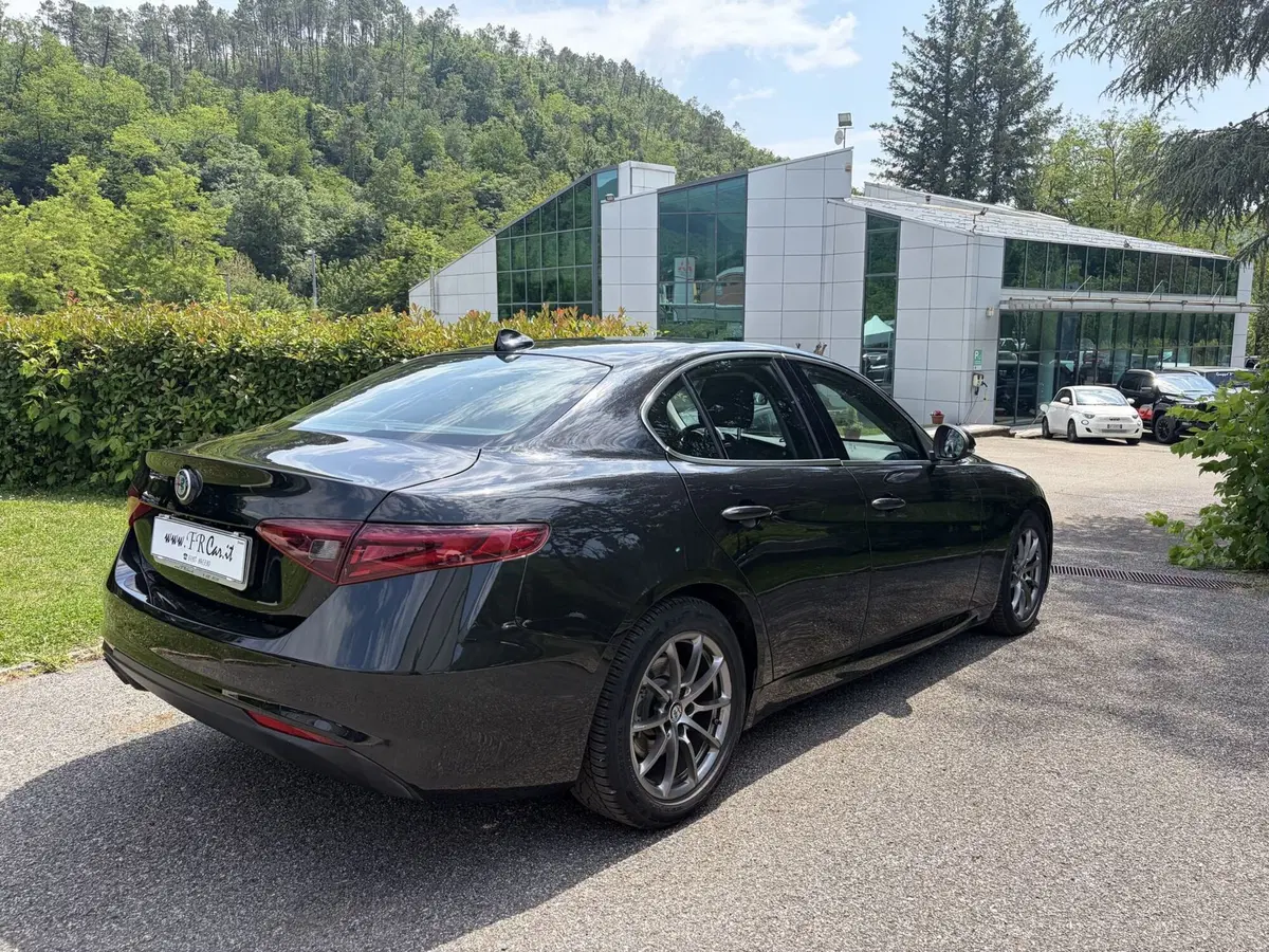 Alfa Romeo Giulia usata a La Spezia (4)