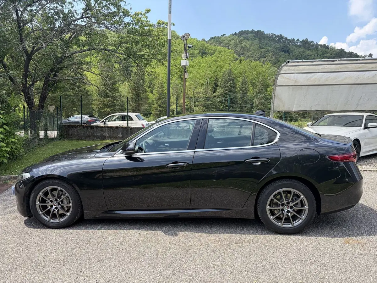 Alfa Romeo Giulia usata a La Spezia (7)