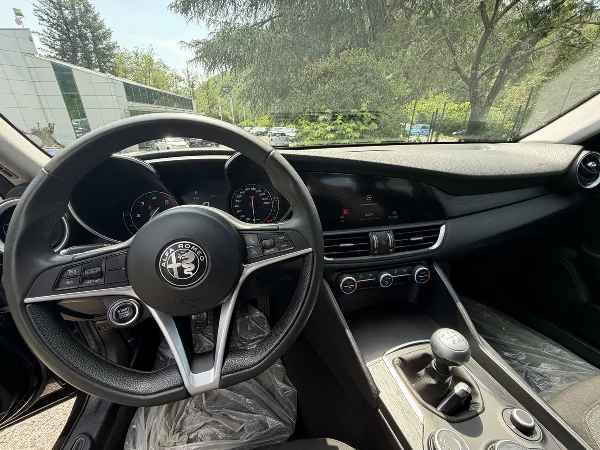 Alfa Romeo Giulia usata a La Spezia (9)