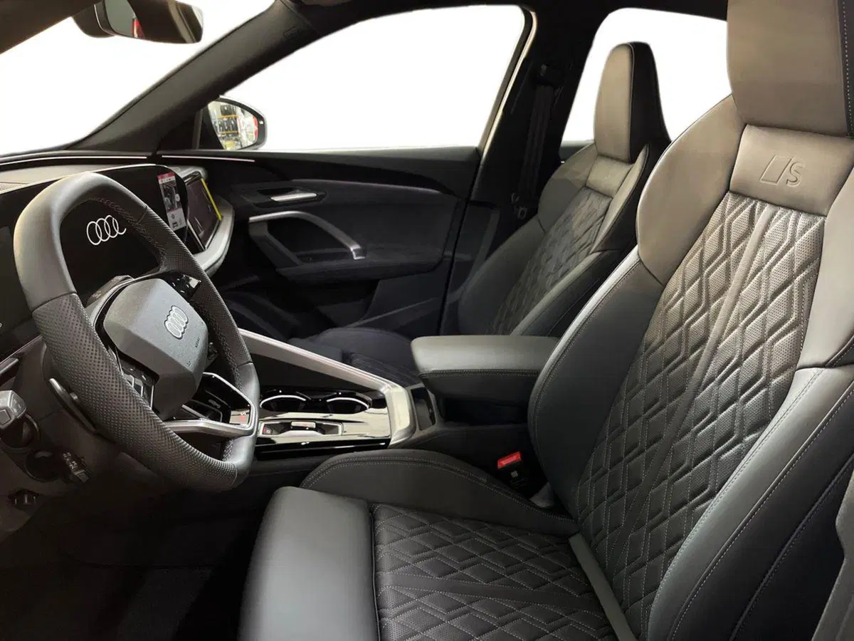 Audi Q5 Sportback nuova a Lecce (7)