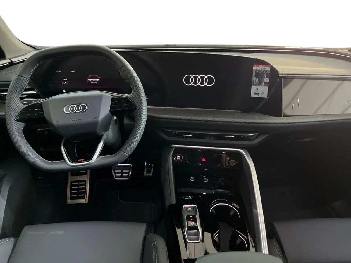 Audi Q5 Sportback nuova a Lecce (8)
