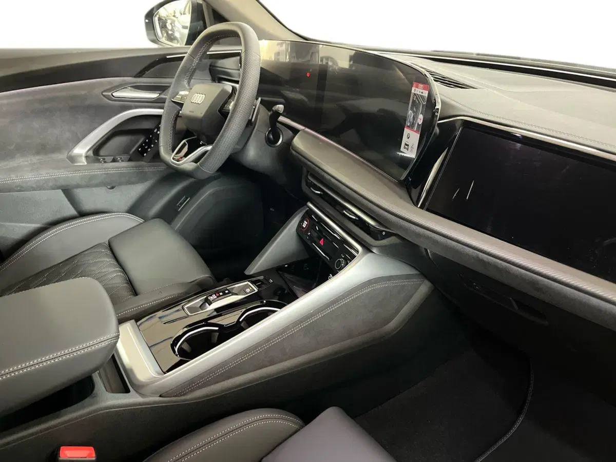 Audi Q5 Sportback nuova a Lecce (9)