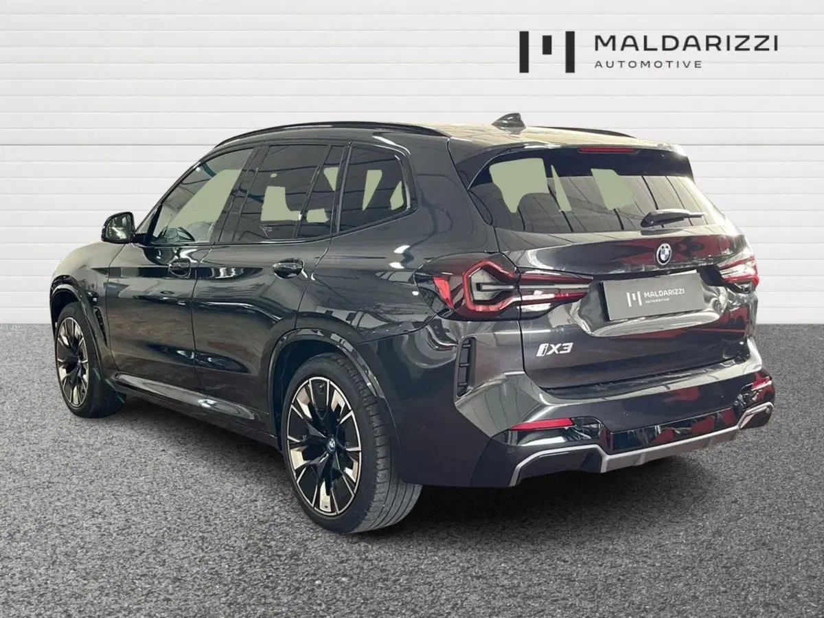 BMW iX3 usata a Barletta-Andria-Trani (4)
