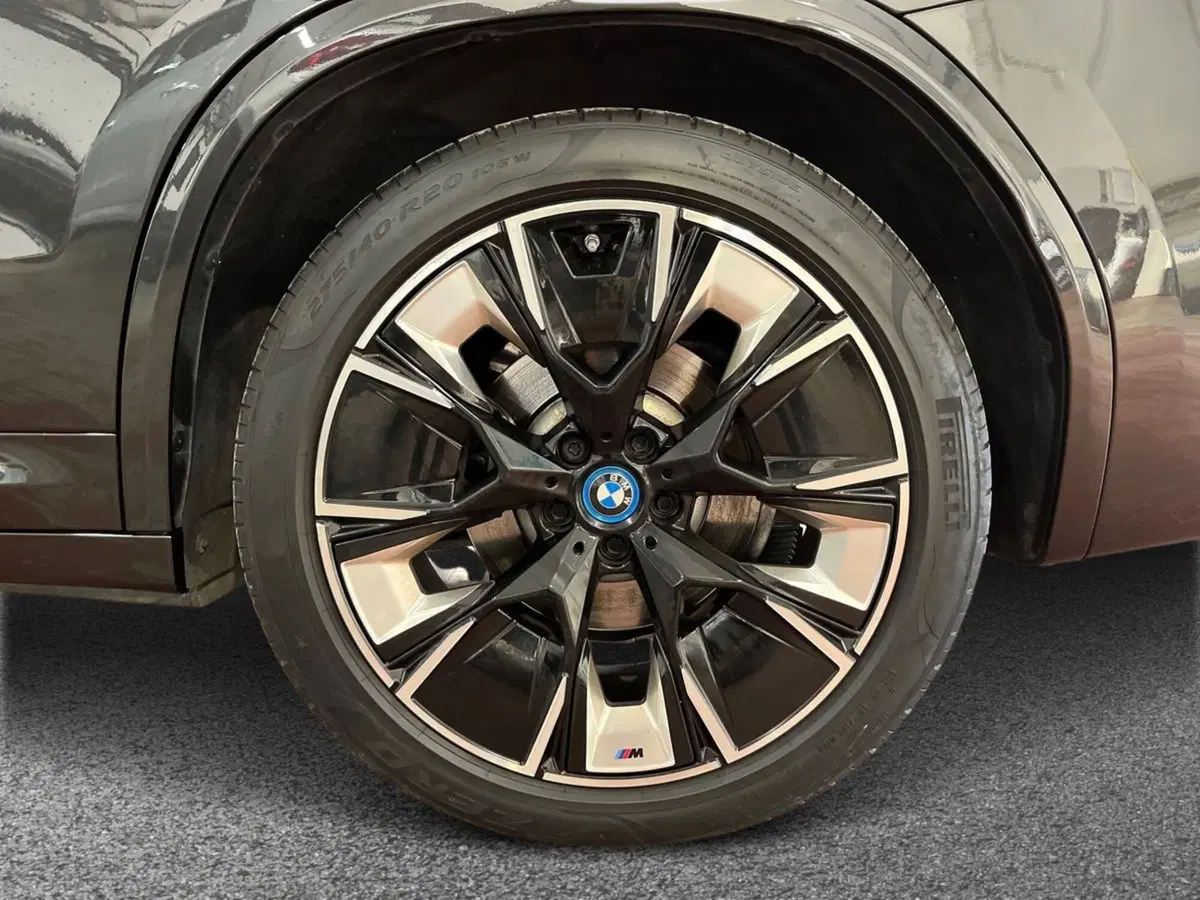 BMW iX3 usata a Barletta-Andria-Trani (6)