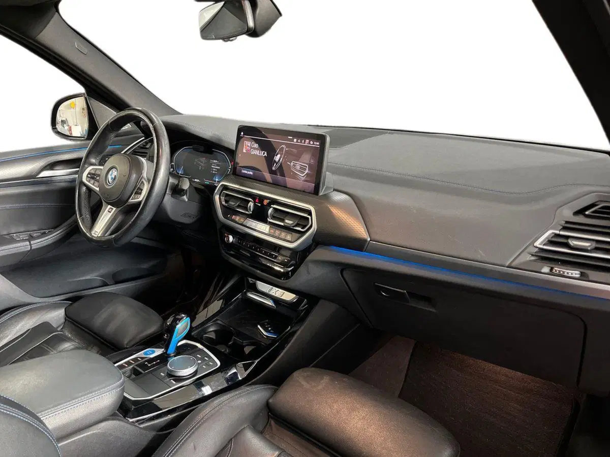 BMW iX3 usata a Barletta-Andria-Trani (9)