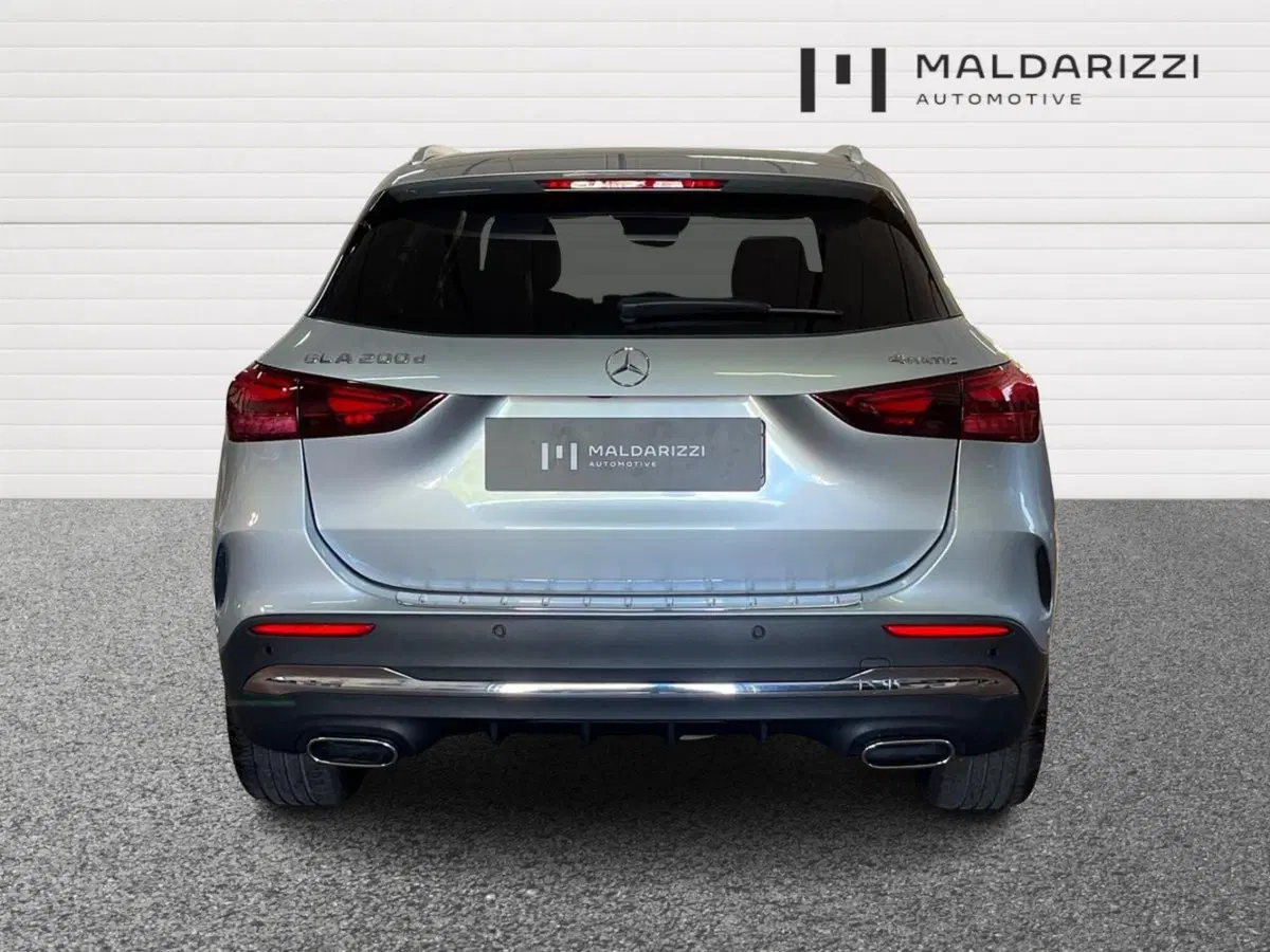 Mercedes-Benz GLA SUV usata a Bari (3)