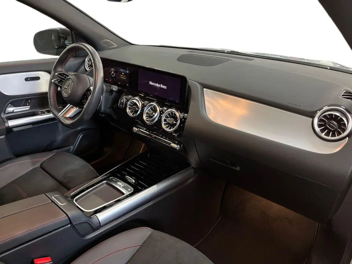 Mercedes-Benz GLA SUV usata a Bari (9)