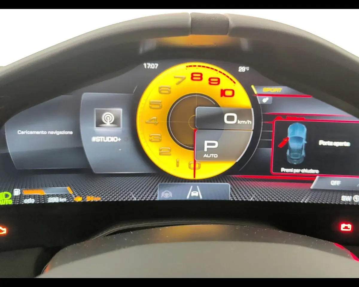 Ferrari Roma Spider nuova a Verona (19)