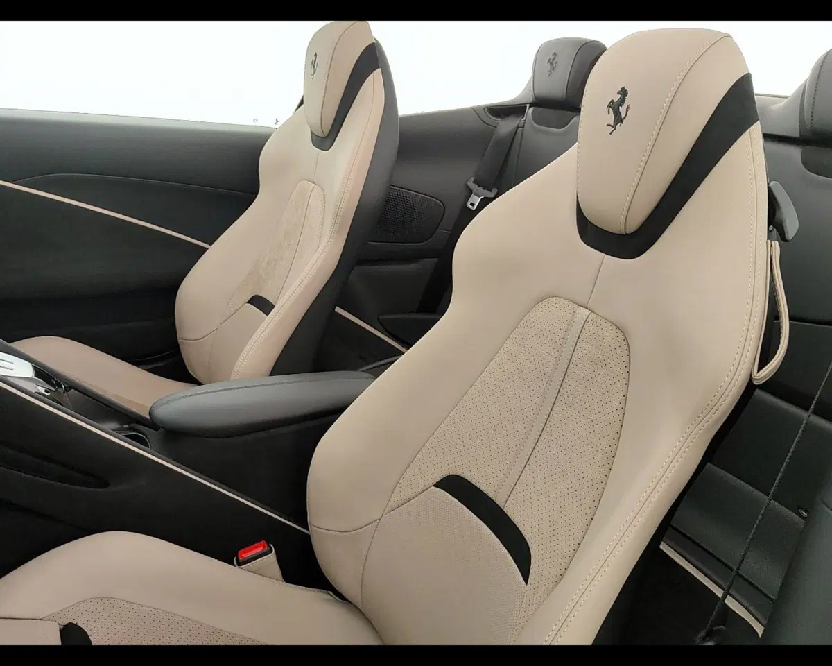 Ferrari Roma Spider nuova a Verona (6)