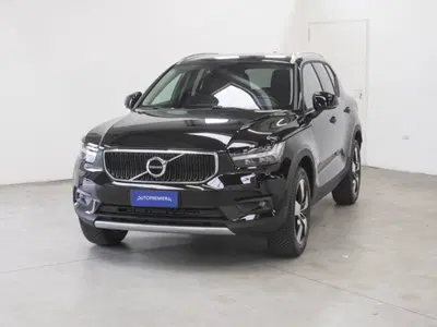 Volvo XC40 T3 Momentum Pro del 2021 usata a Como