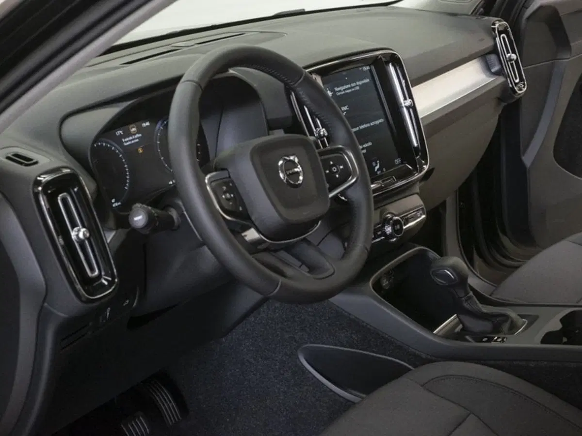 Volvo XC40 usata a Como (13)