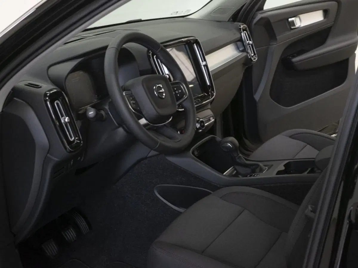 Volvo XC40 usata a Como (17)
