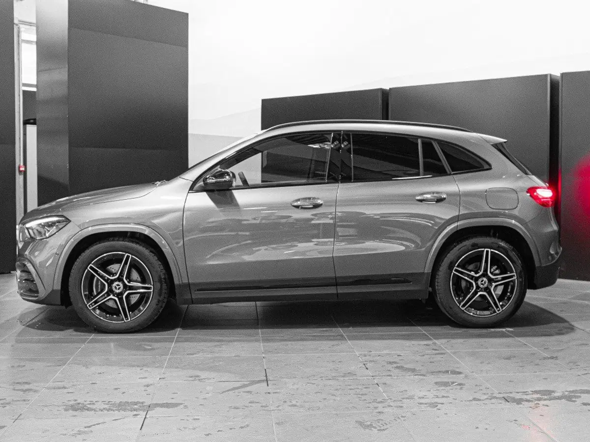 Mercedes-Benz GLA SUV nuova a Ancona (2)