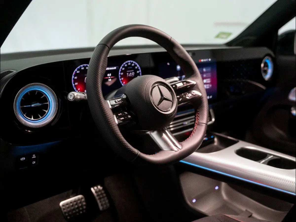 Mercedes-Benz GLB EQ nuova a Macerata (13)