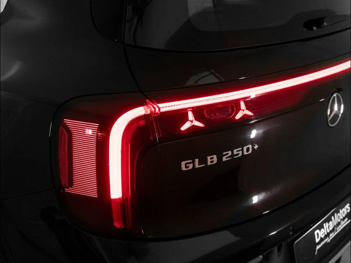 Mercedes-Benz GLB EQ nuova a Macerata (8)