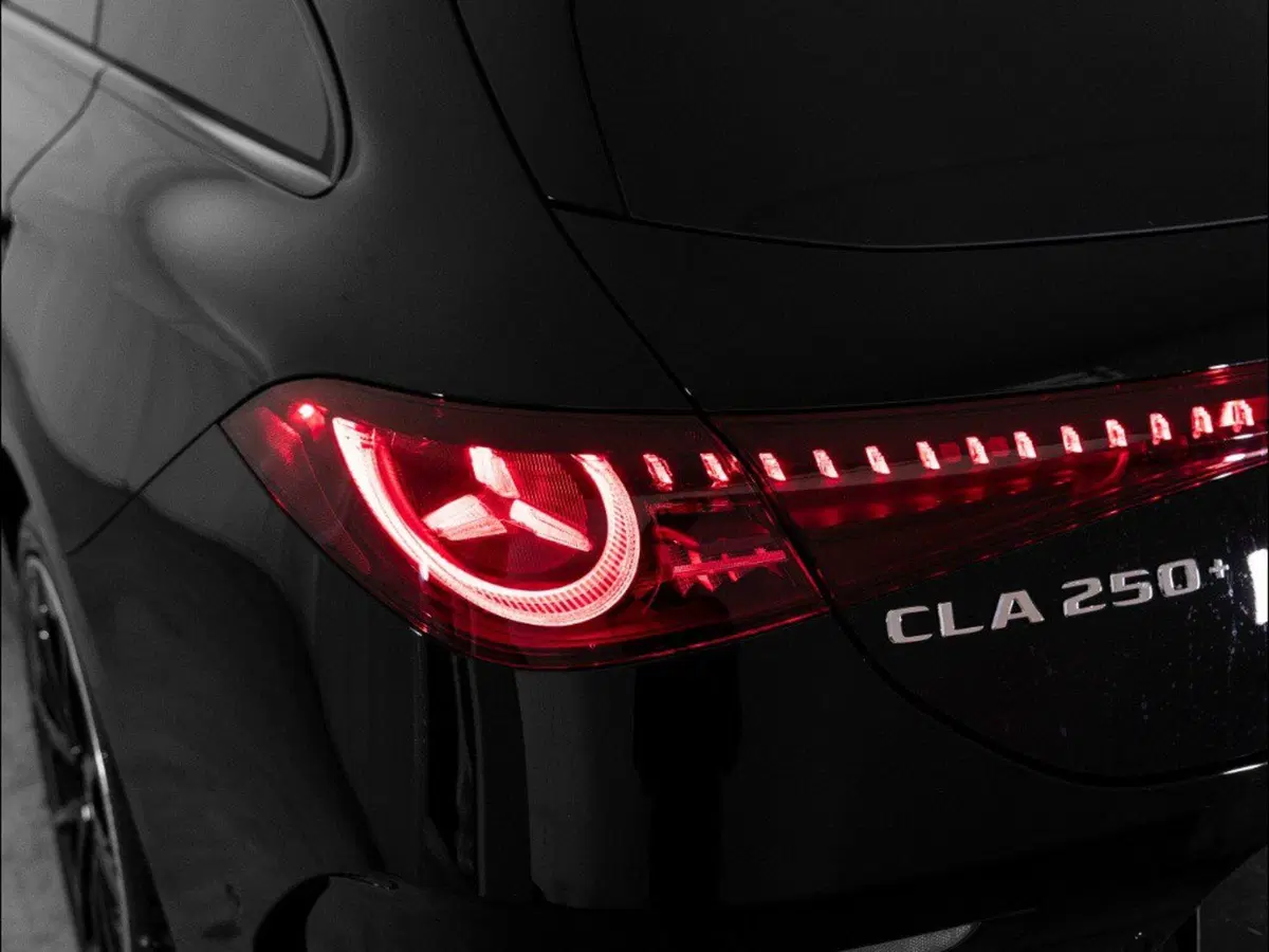 Mercedes-Benz CLA Shooting Brake nuova a Macerata (8)