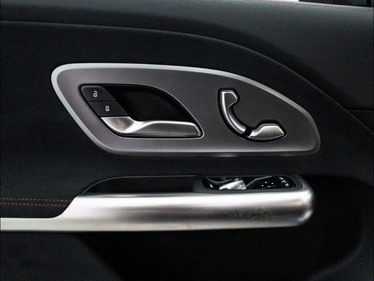 Mercedes-Benz GLB nuova a Macerata (12)