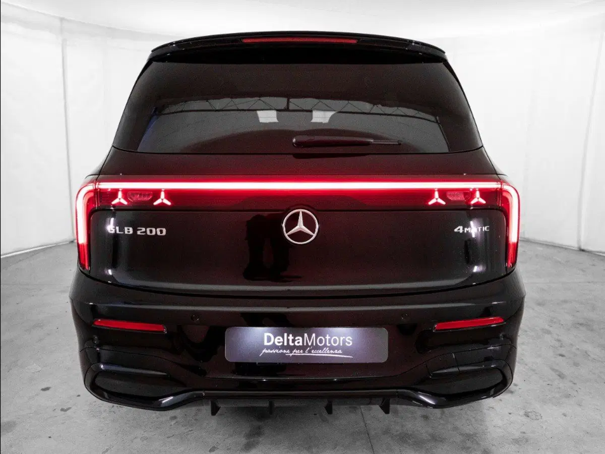 Mercedes-Benz GLB nuova a Macerata (3)