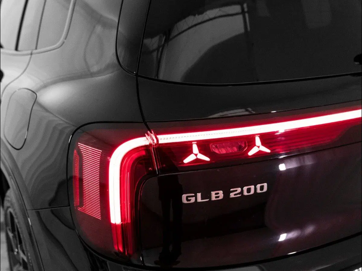 Mercedes-Benz GLB nuova a Macerata (8)