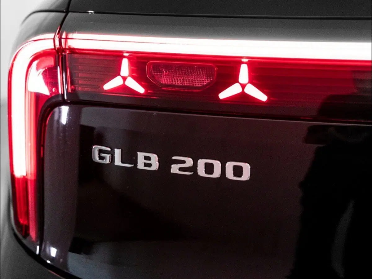 Mercedes-Benz GLB nuova a Macerata (9)