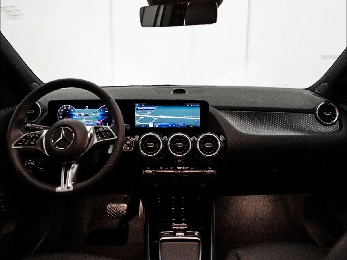 Mercedes-Benz GLA SUV nuova a Macerata (17)